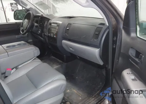 2013 Toyota Tundra Grade 4.6L V8 z USA, uszkodzony, nr VIN 5TFUM5F13DX050312